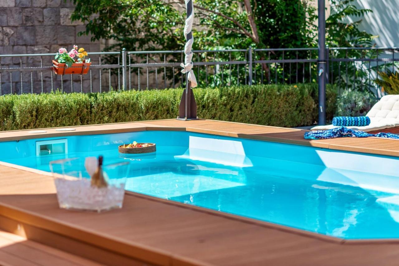Evala Luxury Rooms With Pool And Garden Split Exterior photo